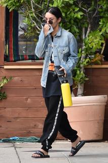 Vanessa Hudgens feet photo thumbnail