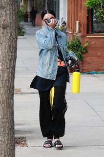 Vanessa Hudgens feet photo thumbnail