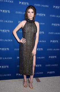 Anna Kendrick feet photo thumbnail