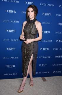 Anna Kendrick feet photo thumbnail