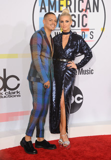 Ashlee Simpson feet photo thumbnail