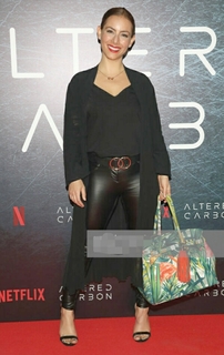 Claudia Lizaldi feet photo thumbnail