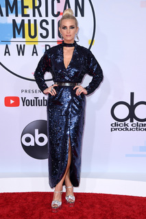Ashlee Simpson feet photo thumbnail