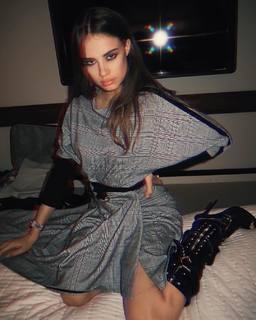 Xenia Tchoumitcheva feet photo thumbnail