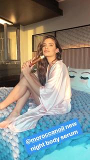Sara Sampaio feet photo thumbnail