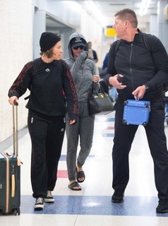 Katy Perry feet photo thumbnail