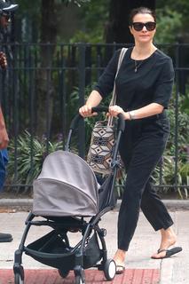 Rachel Weisz feet photo thumbnail