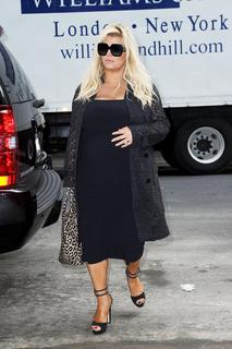 Jessica Simpson feet photo thumbnail