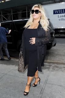 Jessica Simpson feet photo thumbnail