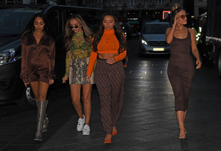 Perrie Edwards feet photo thumbnail