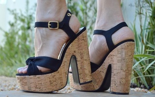Cláudia Citroni feet photo thumbnail