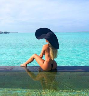 Jelena Karleusa feet photo thumbnail