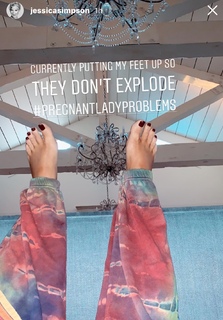 Jessica Simpson feet photo thumbnail