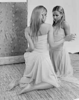Christina Milian feet photo thumbnail