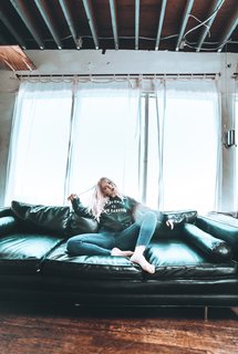 Dove Cameron feet photo thumbnail