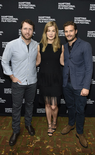 Rosamund Pike feet photo thumbnail