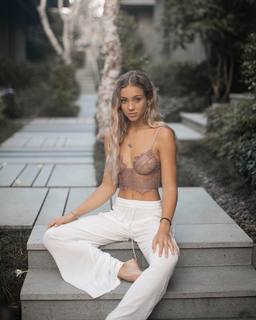 Charly Jordan feet photo thumbnail