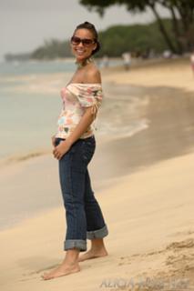 Alicia Keys feet photo thumbnail