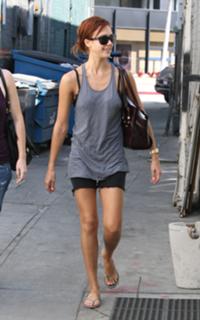 Jessica Alba feet photo thumbnail