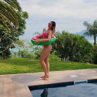 Lívia Andrade feet photo thumbnail