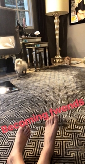 Kaley Cuoco feet photo thumbnail