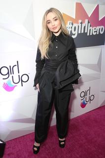 Sabrina Carpenter feet photo thumbnail
