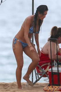 Nicole Scherzinger feet photo thumbnail