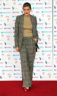 Ashley Roberts feet photo thumbnail