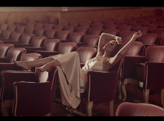 Kylie Minogue feet photo thumbnail