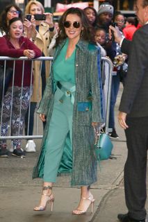 Alyssa Milano feet photo thumbnail