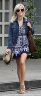 Reese Witherspoon feet photo thumbnail