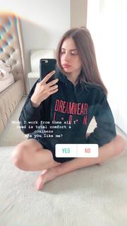 Xenia Tchoumitcheva feet photo thumbnail