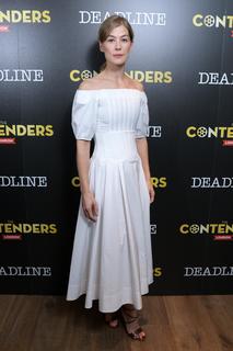 Rosamund Pike feet photo thumbnail