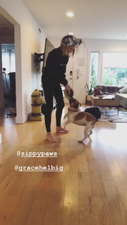 Grace Helbig feet photo thumbnail