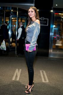 Victoria Justice feet photo thumbnail
