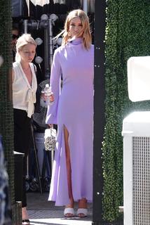 Rosie Huntington-Whiteley feet photo thumbnail