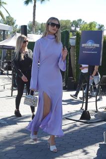 Rosie Huntington-Whiteley feet photo thumbnail