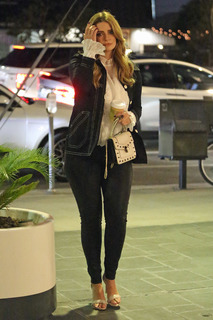 Mischa Barton feet photo thumbnail