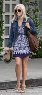 Reese Witherspoon feet photo thumbnail