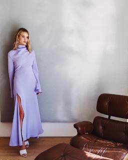 Rosie Huntington-Whiteley feet photo thumbnail