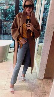 Rosie Huntington-Whiteley feet photo thumbnail