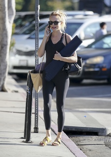 Heather Graham feet photo thumbnail