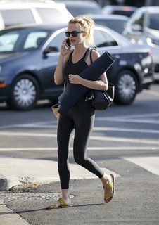 Heather Graham feet photo thumbnail