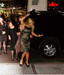Jessica Simpson feet photo thumbnail