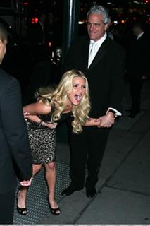 Jessica Simpson feet photo thumbnail