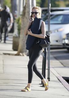 Heather Graham feet photo thumbnail