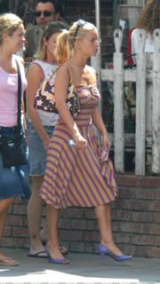 Jessica Simpson feet photo thumbnail