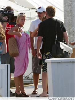 Jessica Simpson feet photo thumbnail