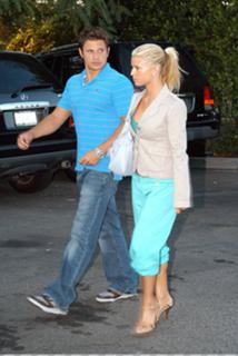 Jessica Simpson feet photo thumbnail