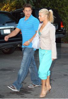 Jessica Simpson feet photo thumbnail